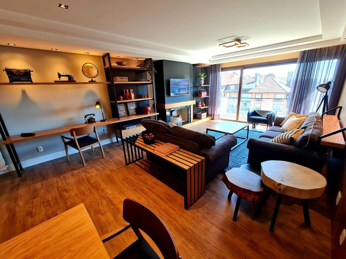 Apartment Wood Borges *