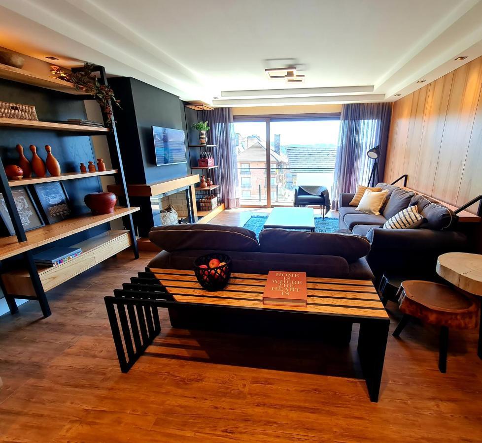 Apartment Wood Borges *