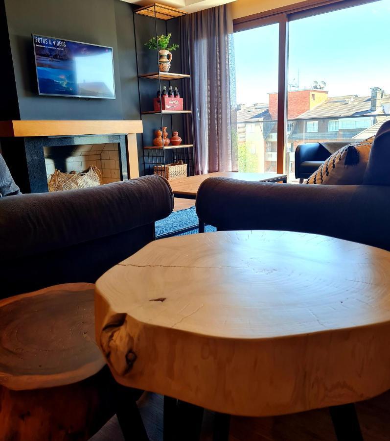 Wood Borges Apartment